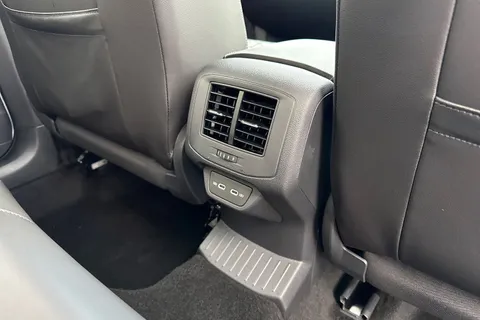  Volkswagen T-Roc 1.5 TSI Black Edition Plus SUV 5dr Petrol DSG Euro 6 (s/s) (150 ps) Thumbnail #31