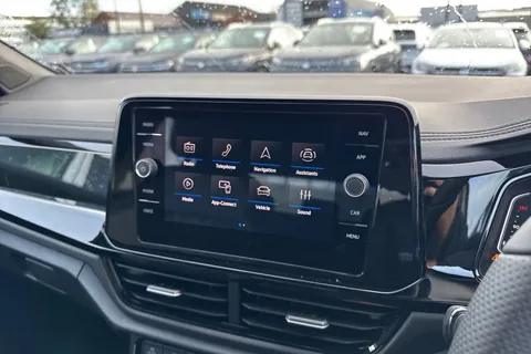  Volkswagen T-Roc 1.5 TSI Black Edition Plus SUV 5dr Petrol DSG Euro 6 (s/s) (150 ps) Thumbnail #43