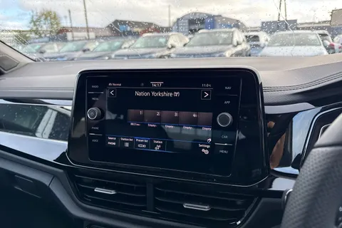  Volkswagen T-Roc 1.5 TSI Black Edition Plus SUV 5dr Petrol DSG Euro 6 (s/s) (150 ps) Thumbnail #45