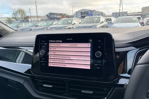  Volkswagen T-Roc 1.5 TSI Black Edition Plus SUV 5dr Petrol DSG Euro 6 (s/s) (150 ps) Thumbnail #49