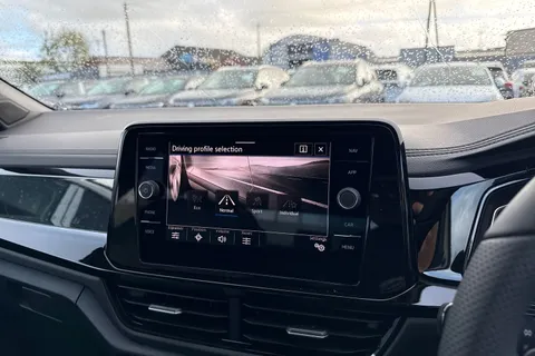  Volkswagen T-Roc 1.5 TSI Black Edition Plus SUV 5dr Petrol DSG Euro 6 (s/s) (150 ps) Thumbnail #53