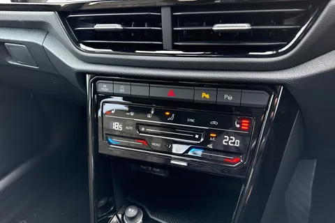  Volkswagen T-Roc 1.5 TSI Black Edition Plus SUV 5dr Petrol DSG Euro 6 (s/s) (150 ps) Thumbnail #55