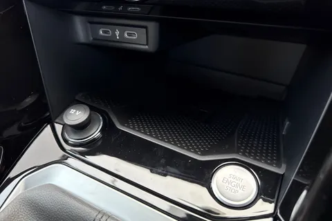  Volkswagen T-Roc 1.5 TSI Black Edition Plus SUV 5dr Petrol DSG Euro 6 (s/s) (150 ps) Thumbnail #56