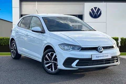 MV25VVT Volkswagen Polo 1.0 TSI Match 5dr **HEATED SEATS + FRONT SENSORS** Thumbnail #2