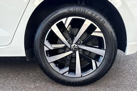 MV25VVT Volkswagen Polo 1.0 TSI Match 5dr **HEATED SEATS + FRONT SENSORS** Thumbnail #10