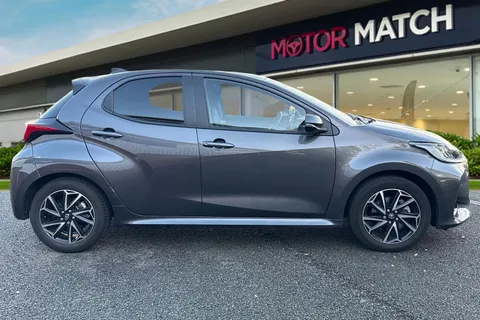 LJ23JLE Toyota Yaris 1.5 VVT-h Design E-CVT Euro 6 (s/s) 5dr Thumbnail #4