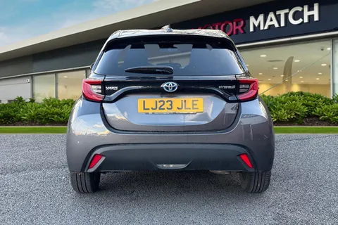 LJ23JLE Toyota Yaris 1.5 VVT-h Design E-CVT Euro 6 (s/s) 5dr Thumbnail #5