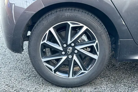 LJ23JLE Toyota Yaris 1.5 VVT-h Design E-CVT Euro 6 (s/s) 5dr Thumbnail #12