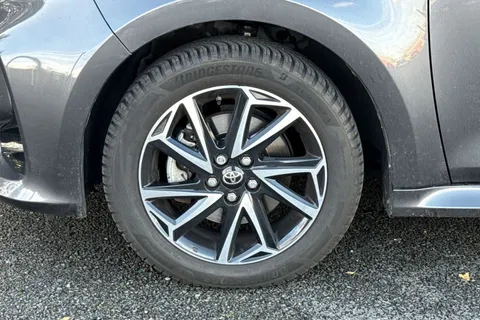 LJ23JLE Toyota Yaris 1.5 VVT-h Design E-CVT Euro 6 (s/s) 5dr Thumbnail #14