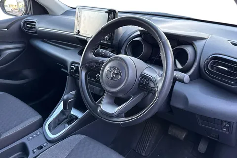 LJ23JLE Toyota Yaris 1.5 VVT-h Design E-CVT Euro 6 (s/s) 5dr Thumbnail #15