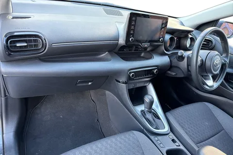 LJ23JLE Toyota Yaris 1.5 VVT-h Design E-CVT Euro 6 (s/s) 5dr Thumbnail #16