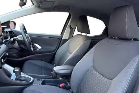 LJ23JLE Toyota Yaris 1.5 VVT-h Design E-CVT Euro 6 (s/s) 5dr Thumbnail #17