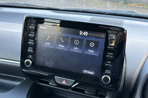 LJ23JLE Toyota Yaris 1.5 VVT-h Design E-CVT Euro 6 (s/s) 5dr Thumbnail #18