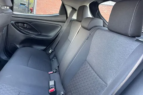 LJ23JLE Toyota Yaris 1.5 VVT-h Design E-CVT Euro 6 (s/s) 5dr Thumbnail #20