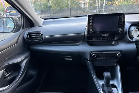 LJ23JLE Toyota Yaris 1.5 VVT-h Design E-CVT Euro 6 (s/s) 5dr Thumbnail #21