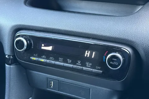 LJ23JLE Toyota Yaris 1.5 VVT-h Design E-CVT Euro 6 (s/s) 5dr Thumbnail #23