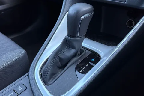 LJ23JLE Toyota Yaris 1.5 VVT-h Design E-CVT Euro 6 (s/s) 5dr Thumbnail #24