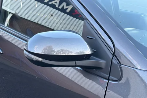 LJ23JLE Toyota Yaris 1.5 VVT-h Design E-CVT Euro 6 (s/s) 5dr Thumbnail #29