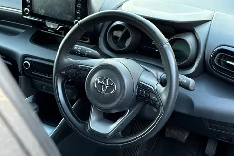 LJ23JLE Toyota Yaris 1.5 VVT-h Design E-CVT Euro 6 (s/s) 5dr Thumbnail #30