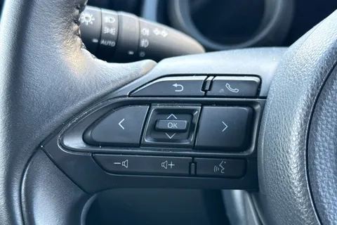 LJ23JLE Toyota Yaris 1.5 VVT-h Design E-CVT Euro 6 (s/s) 5dr Thumbnail #34