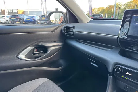 LJ23JLE Toyota Yaris 1.5 VVT-h Design E-CVT Euro 6 (s/s) 5dr Thumbnail #37