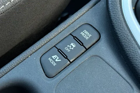 LJ23JLE Toyota Yaris 1.5 VVT-h Design E-CVT Euro 6 (s/s) 5dr Thumbnail #38