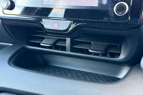 LJ23JLE Toyota Yaris 1.5 VVT-h Design E-CVT Euro 6 (s/s) 5dr Thumbnail #42