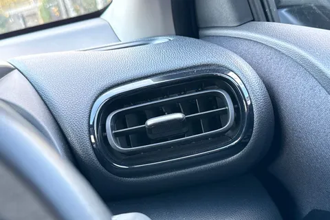 LJ23JLE Toyota Yaris 1.5 VVT-h Design E-CVT Euro 6 (s/s) 5dr Thumbnail #44