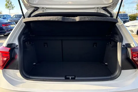 FG22HKP Volkswagen Polo 1.0 TSI 110 R-Line 5dr DSG **17' BERGAMO ALLOYS** Thumbnail #8