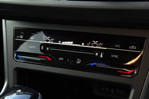 FG22HKP Volkswagen Polo 1.0 TSI 110 R-Line 5dr DSG **17' BERGAMO ALLOYS** Thumbnail #23