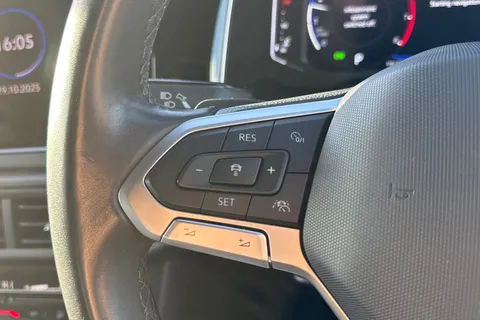 FG22HKP Volkswagen Polo 1.0 TSI 110 R-Line 5dr DSG **17' BERGAMO ALLOYS** Thumbnail #34