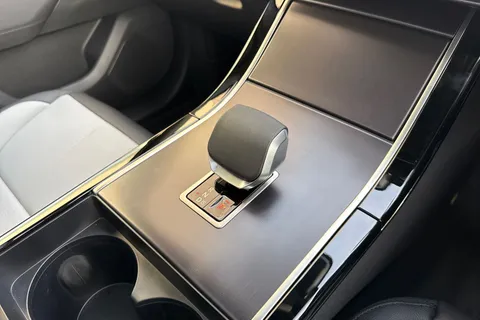 Land Rover Range Rover Velar 2.0 D200 MHEV Dynamic SE Auto 4WD Euro 6 (s/s) 5dr Thumbnail #17