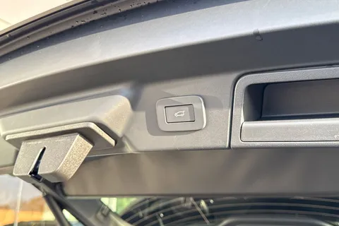 Land Rover Range Rover Velar 2.0 D200 MHEV Dynamic SE Auto 4WD Euro 6 (s/s) 5dr Thumbnail #34