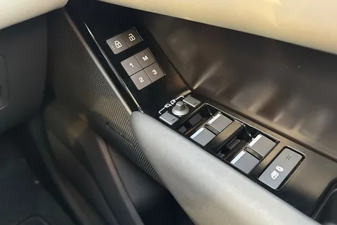 Land Rover Range Rover Velar 2.0 D200 MHEV Dynamic SE Auto 4WD Euro 6 (s/s) 5dr Thumbnail #42