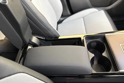 Land Rover Range Rover Velar 2.0 D200 MHEV Dynamic SE Auto 4WD Euro 6 (s/s) 5dr Thumbnail #55