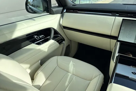 Land Rover Range Rover 3.0 P460e 38.2kWh Autobiography Auto 4WD Euro 6 (s/s) 5dr Thumbnail #42