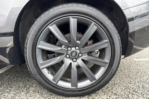OV19XJY Land Rover Range Rover Velar 2.0 D240 R-Dynamic HSE Auto 4WD Euro 6 (s/s) 5dr Thumbnail #12