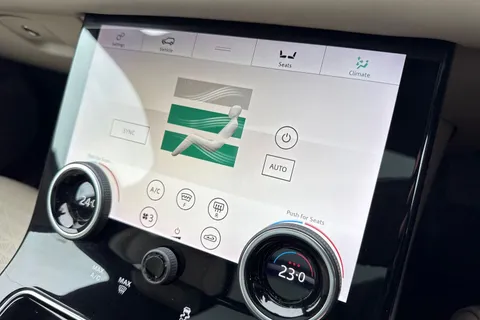 OV19XJY Land Rover Range Rover Velar 2.0 D240 R-Dynamic HSE Auto 4WD Euro 6 (s/s) 5dr Thumbnail #23