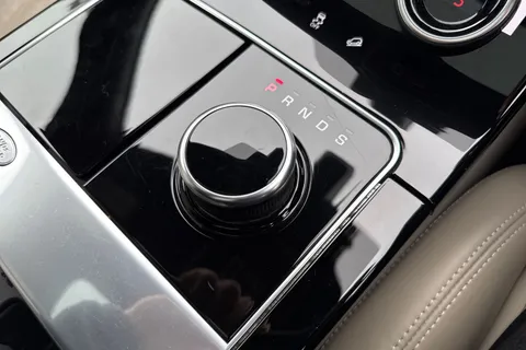 OV19XJY Land Rover Range Rover Velar 2.0 D240 R-Dynamic HSE Auto 4WD Euro 6 (s/s) 5dr Thumbnail #24