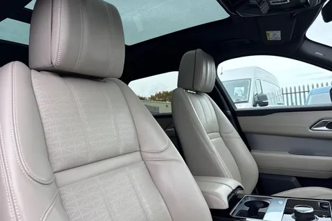 OV19XJY Land Rover Range Rover Velar 2.0 D240 R-Dynamic HSE Auto 4WD Euro 6 (s/s) 5dr Thumbnail #25