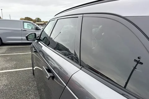 OV19XJY Land Rover Range Rover Velar 2.0 D240 R-Dynamic HSE Auto 4WD Euro 6 (s/s) 5dr Thumbnail #34