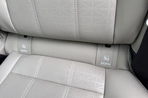 OV19XJY Land Rover Range Rover Velar 2.0 D240 R-Dynamic HSE Auto 4WD Euro 6 (s/s) 5dr Thumbnail #36