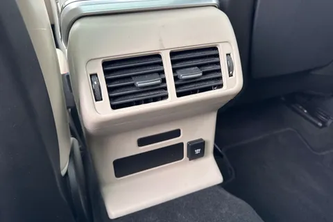 OV19XJY Land Rover Range Rover Velar 2.0 D240 R-Dynamic HSE Auto 4WD Euro 6 (s/s) 5dr Thumbnail #37