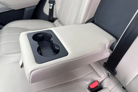 OV19XJY Land Rover Range Rover Velar 2.0 D240 R-Dynamic HSE Auto 4WD Euro 6 (s/s) 5dr Thumbnail #38