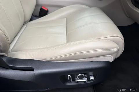 OV19XJY Land Rover Range Rover Velar 2.0 D240 R-Dynamic HSE Auto 4WD Euro 6 (s/s) 5dr Thumbnail #40