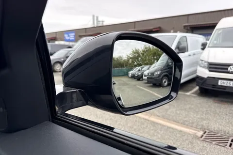 OV19XJY Land Rover Range Rover Velar 2.0 D240 R-Dynamic HSE Auto 4WD Euro 6 (s/s) 5dr Thumbnail #41