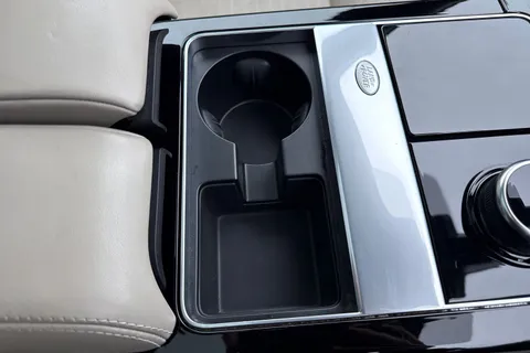 OV19XJY Land Rover Range Rover Velar 2.0 D240 R-Dynamic HSE Auto 4WD Euro 6 (s/s) 5dr Thumbnail #42