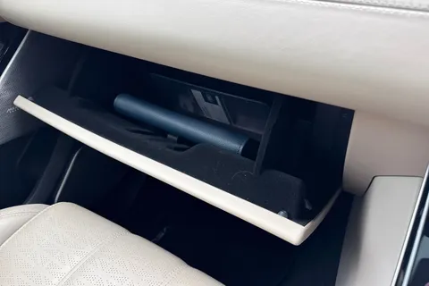 OV19XJY Land Rover Range Rover Velar 2.0 D240 R-Dynamic HSE Auto 4WD Euro 6 (s/s) 5dr Thumbnail #44