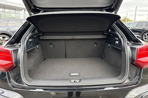 PN71MYP Audi Q2 Black Edition 30 TFSI 110 PS 6-speed Thumbnail #7