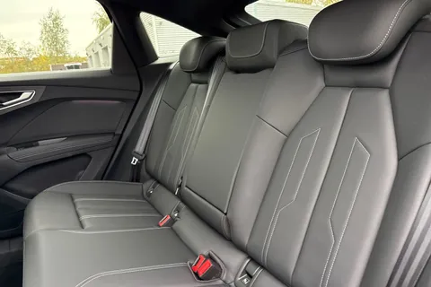 19 of 61 for Audi Q4 e-tron Q4 Sportback S line 45 e-tron 210,00 kW